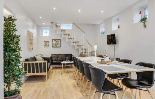 a dining room and living room with a table and chairs at 3 Bedroom Beautiful Home In Skagen in Skagen