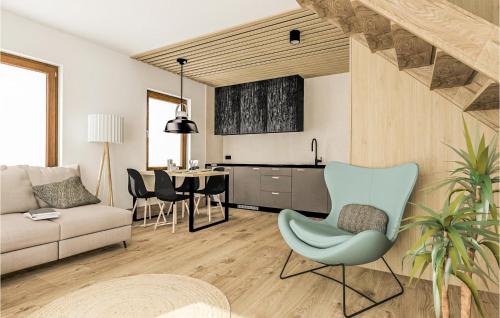 Χώρος καθιστικού στο Lovely Apartment In Jezierzany