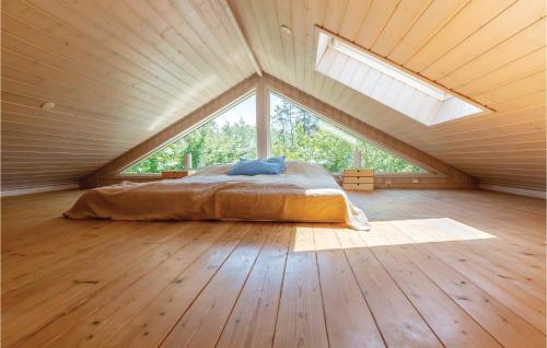 Postel nebo postele na pokoji v ubytování Stunning Home In Sjllands Odde With 3 Bedrooms, Sauna And Wifi