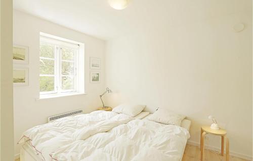 Postel nebo postele na pokoji v ubytování Lovely Home In Svaneke With Wifi
