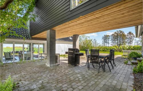 Κήπος έξω από το Cozy Home In Store Heddinge With Wifi