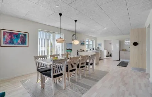 Beautiful home in Thyborn with 4 Bedrooms and WiFi picture