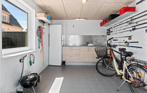 Ciclismo en Stunning Home In Thyborøn With Wifi o alrededores
