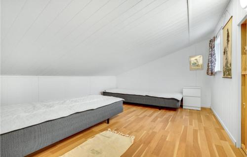 Postel nebo postele na pokoji v ubytování 2 Bedroom Beautiful Home In Nykøbing Sj