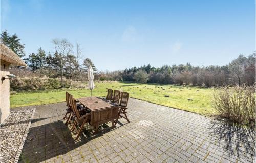 Taman di luar 4 Bedroom Amazing Home In Ulfborg