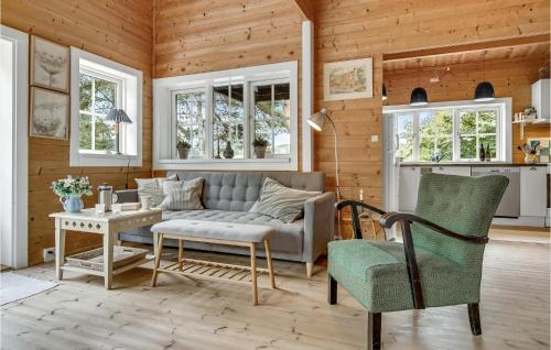 Posezení v ubytování One-Bedroom Holiday Home Hornbæk With Lake View 02