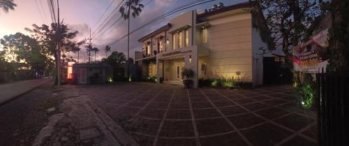 an empty street in front of a building at Hotel Flamboyan in Jember