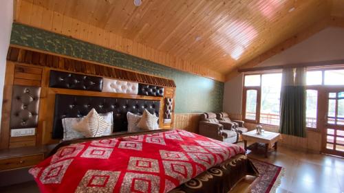 Кровать или кровати в номере Kavya Home Stay