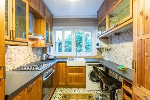 Kép Cozy Flat With Outstanding Bosphorus View in Beyoglu szállásáról Isztambulban a galériában