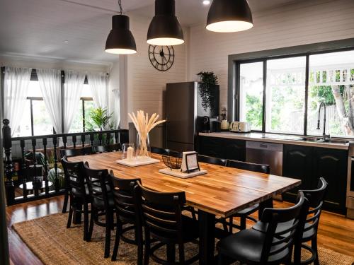 Restoranas ar kita vieta pavalgyti apgyvendinimo įstaigoje Di Maggio House - Luxury interiors - Free Parking and Wi-Fi