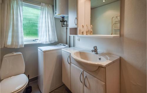 a bathroom with a sink and a toilet and a window at Stunning Home In Humble With 2 Bedrooms And Wifi in Humble
