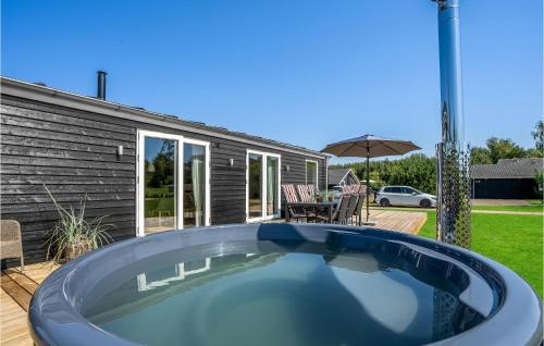 La alberca dentro o cerca de Cozy Home In Sydals With Kitchen
