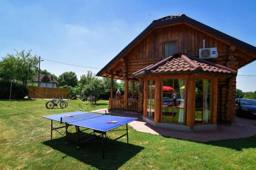 Hazelnut Pool House - Happy Rentals – Photos 3