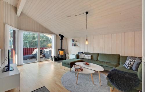 Posezení v ubytování Amazing Home In Tarm With Kitchen