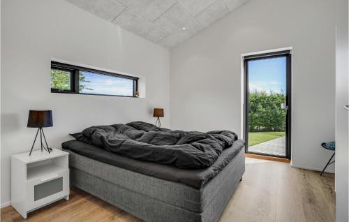 Postel nebo postele na pokoji v ubytování Gorgeous Home In Glesborg With Wifi