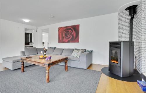 Χώρος καθιστικού στο Amazing Home In Frederiksværk With Wifi