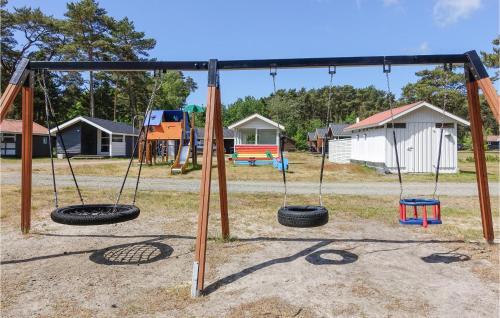 Zona de juegos infantil en Nice Home In Nexø With Wifi