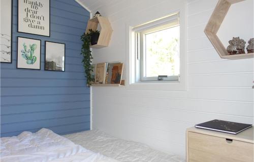Una cama o camas en una habitación de Nice Home In Nexø With Wifi