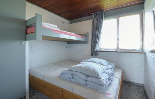 Ένα ή περισσότερα κρεβάτια σε δωμάτιο στο Three-Bedroom Holiday Home In Frostrup