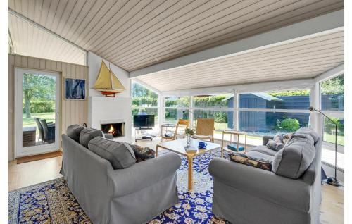 Et opholdsområde på Holiday Home Uglevej Idestrup Iv