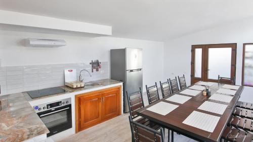 a kitchen with a table and a table and chairs at Casa Zânelor Slănic Moldova in Slănic-Moldova