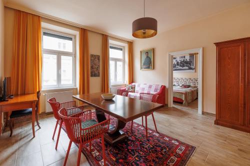 a living room with a table and chairs at Altwienerhof Aparthotel in Vienna