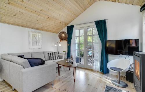 Un televizor și/sau centru de divertisment la Holiday Home Vibevej Stege Denm
