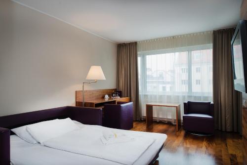 Postel nebo postele na pokoji v ubytování Pakat Suites