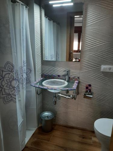 a bathroom with a sink and a mirror at Horizontes de La Mancha in El Toboso