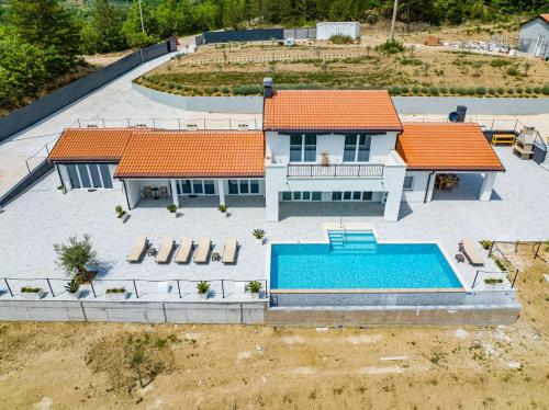Beautiful Villa Bella Draguc – Photos 3