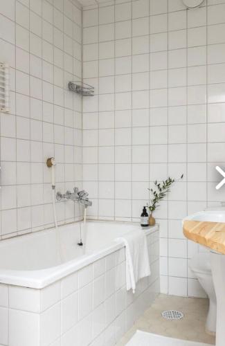 Koupelna v ubytování Beautiful studio apartment in the heart of trendy Kallio