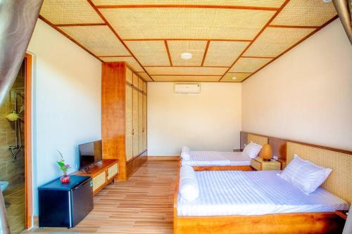 Giường trong phòng chung tại Sakura Mura Retreat and Wellness