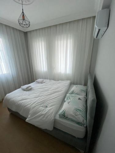 Кровать или кровати в номере Fethiye merkez çarşıda 1+1 daire