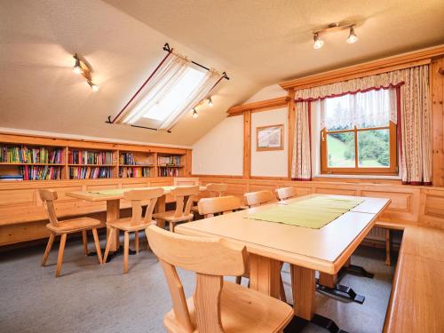 a classroom with tables and chairs in a library at Zwergerlhof in Loich