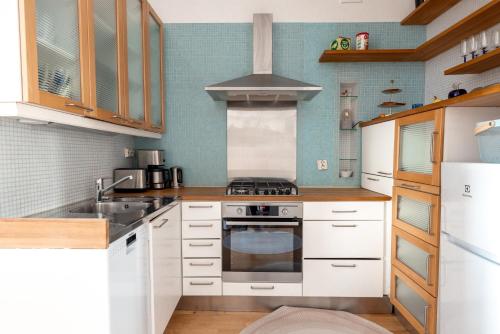 Kuchyň nebo kuchyňský kout v ubytování 2ndhomes Cozy and Compact 1BR Apartment in Kamppi