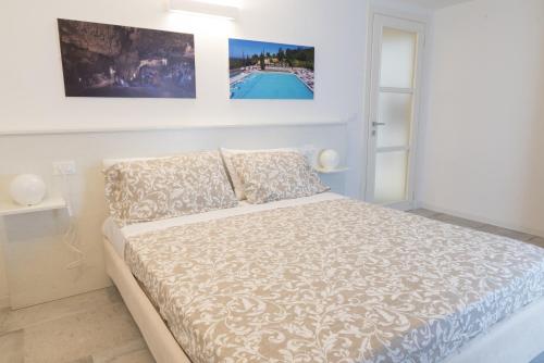 a white bedroom with a bed in a room at B&B Cava Rossa in Monsummano