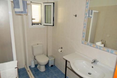 a bathroom with a toilet and a sink at Studio Kamelia in Finikounta