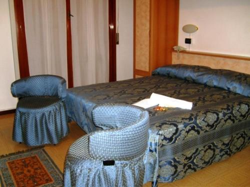 מיטה או מיטות בחדר ב-Albergo Marenghi