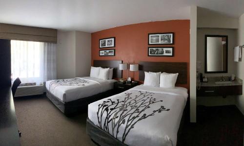 Postel nebo postele na pokoji v ubytování Sleep Inn Phoenix North I-17