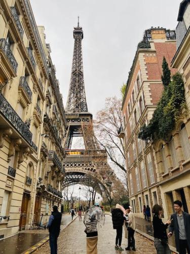 Au pied de la Tour Eiffel, Párizs – 2023 legfrissebb árai