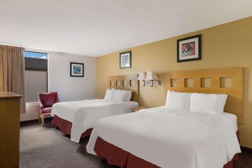 Postel nebo postele na pokoji v ubytování Quality Inn