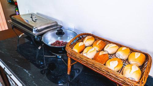 two baskets of bread and fruit on a counter at Pousada Casarão na Serra in Vargem Bonita