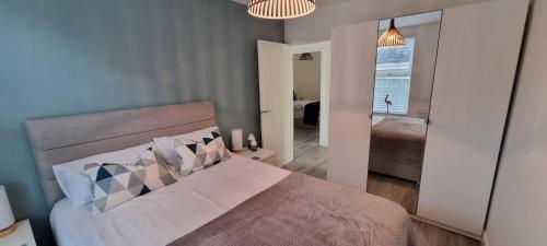 a bedroom with a large bed and a window at Parkside, Perranporth in Perranporth