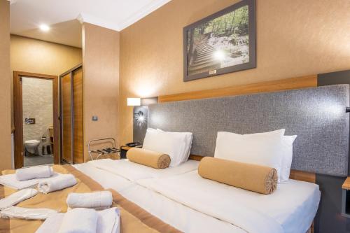 Postel nebo postele na pokoji v ubytování ORANGE HOTEL & Spa