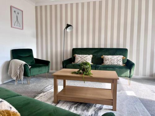 Een zitgedeelte bij Three bedroom house, close to airport, A1, NCL