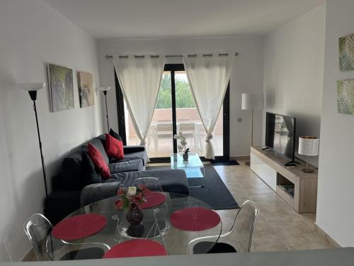Posedenie v ubytovaní Apartamento Lujo A1 Golf Resort, Valle del este