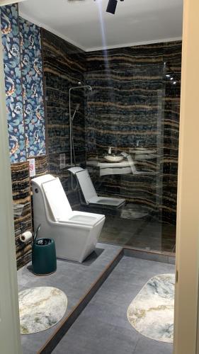 Vonios kambarys apgyvendinimo įstaigoje WIND HOTEL