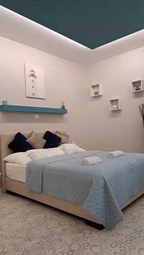 a bedroom with a large bed in a room at Eper Apartman in Szeged