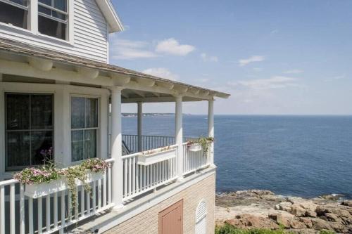 Broadway Cottage- York Beach Oceanfront w/ Incredible Views