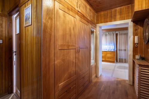 a hallway with wood paneled walls and a door at Apartamenty w Gorcach in Nowy Targ